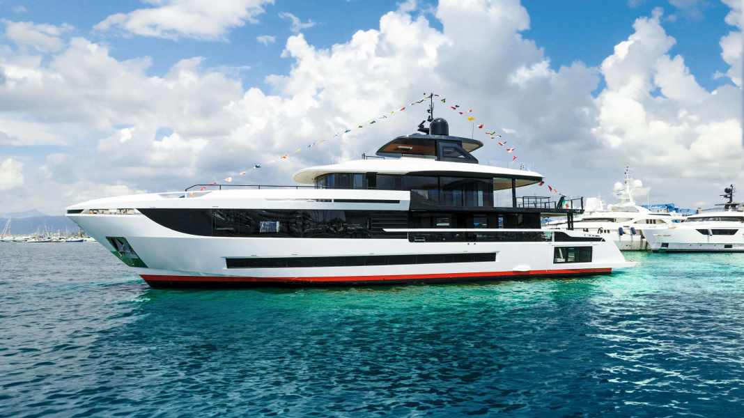 Oceano 39 von Mangusta: 39 Meter lange Glas-Villa auf dem Meer