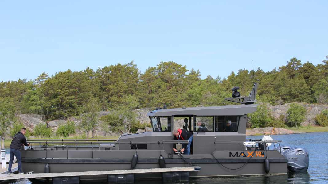 Manoeuvre: step by step alongside and mooring