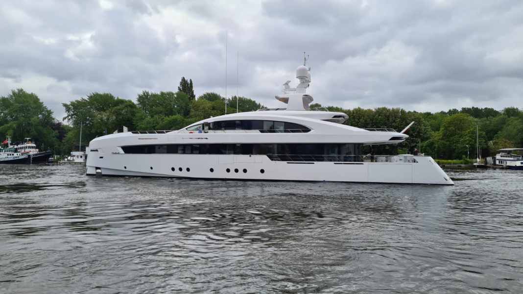 “Milele”: Ocean Independence verkaufte 45-Meter-Yacht mit Zugang zur Unterwasserwelt