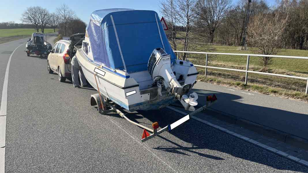 Rimorchio: incidente sulla strada di campagna