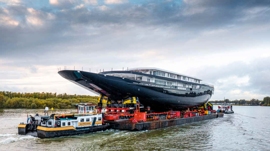 La goélette de Bezos en route pour Rotterdam