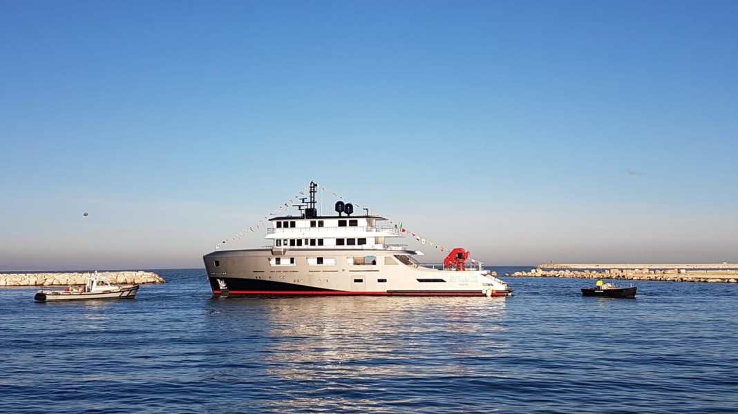 Floating 42-metre property