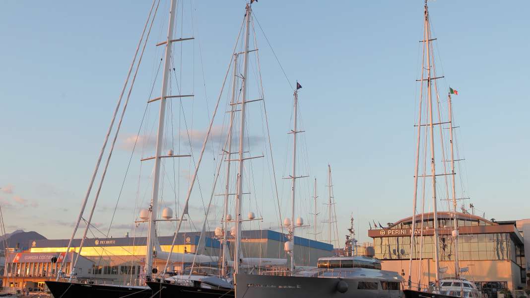Ferretti und Sanlorenzo wollen Perini Navi retten