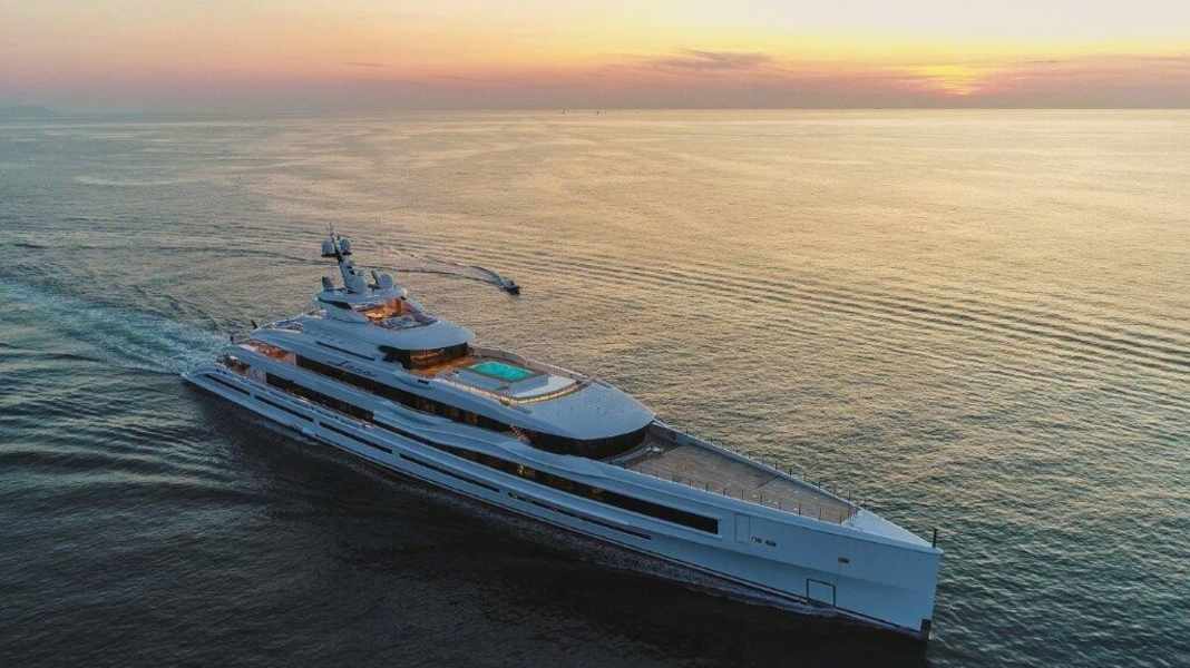 107-Meter-„Lana“ abgeliefert