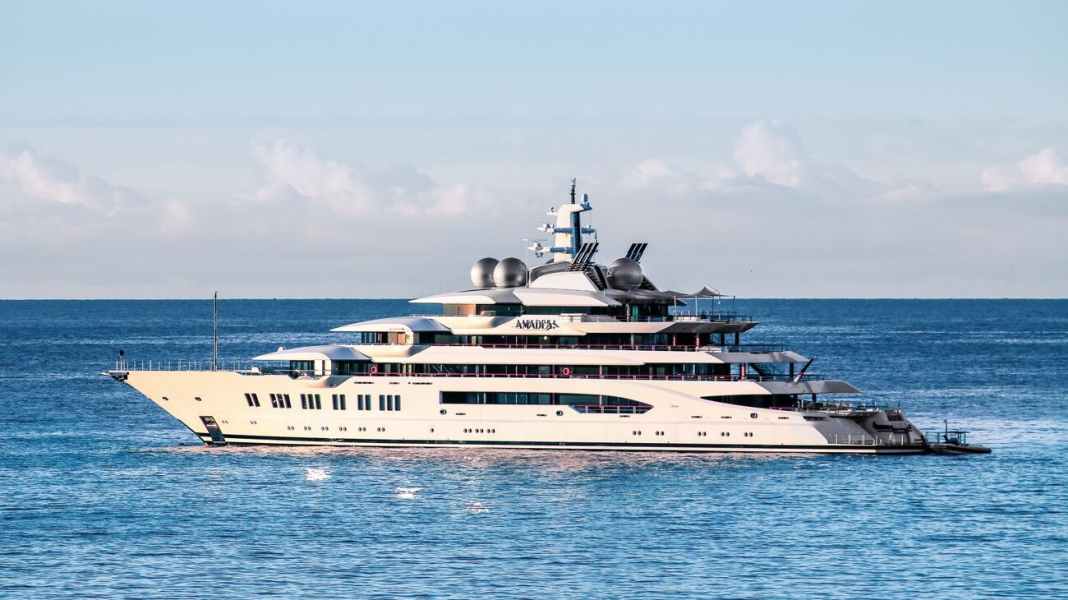 "Amadea" remains in Fiji