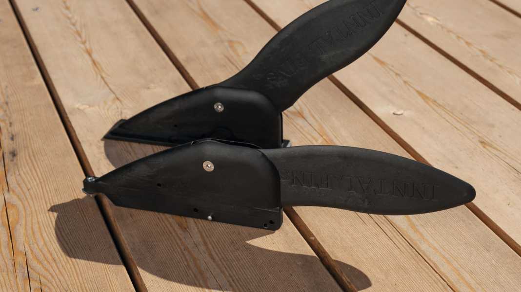 Folding fin for the river