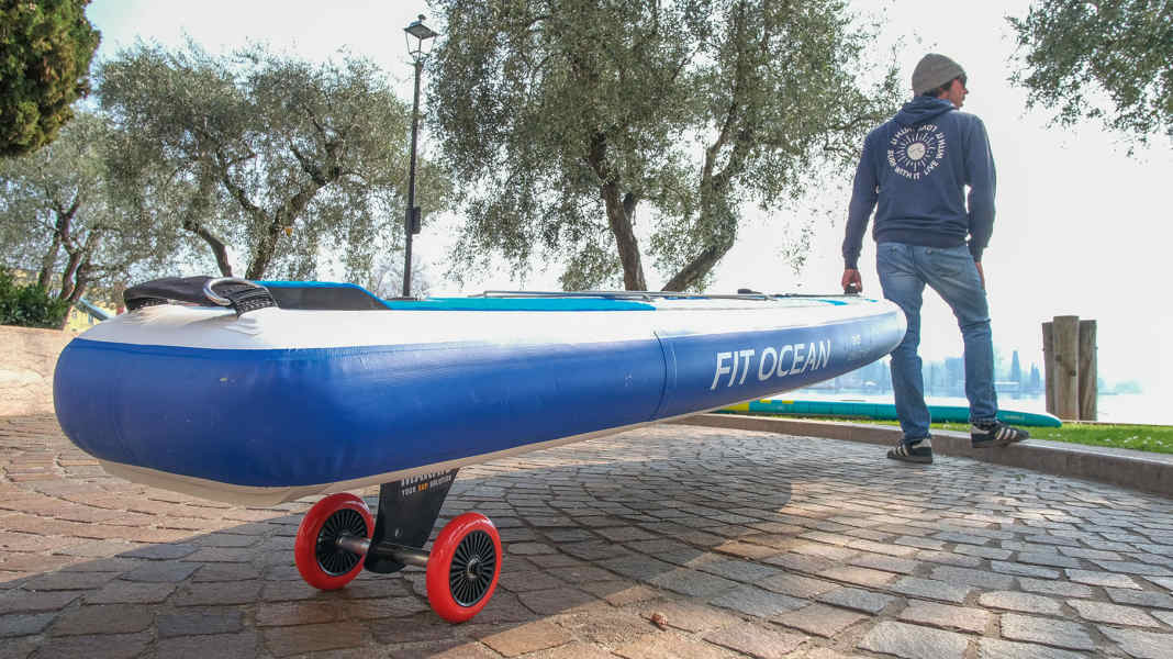 Praktischer Transportroller: Makaio SUP-Scooter