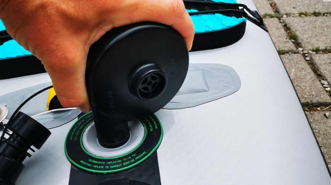 Test: Battery-powered blower for SUP boards from Decathlon