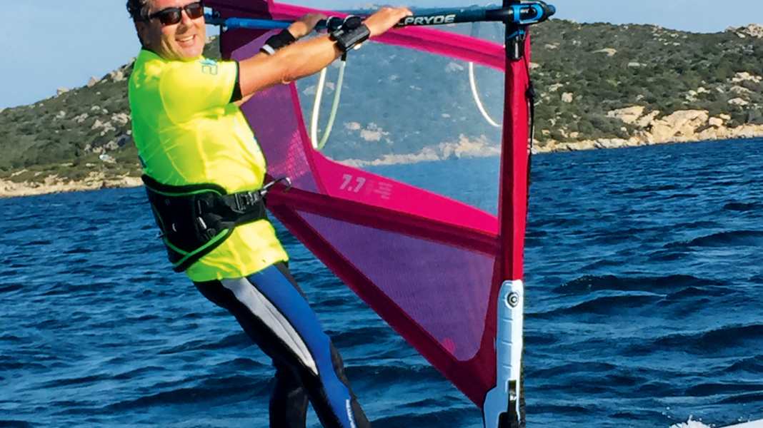 Leidenschaft trotz Handicap: Enrico Sulli, der blinde Surfer