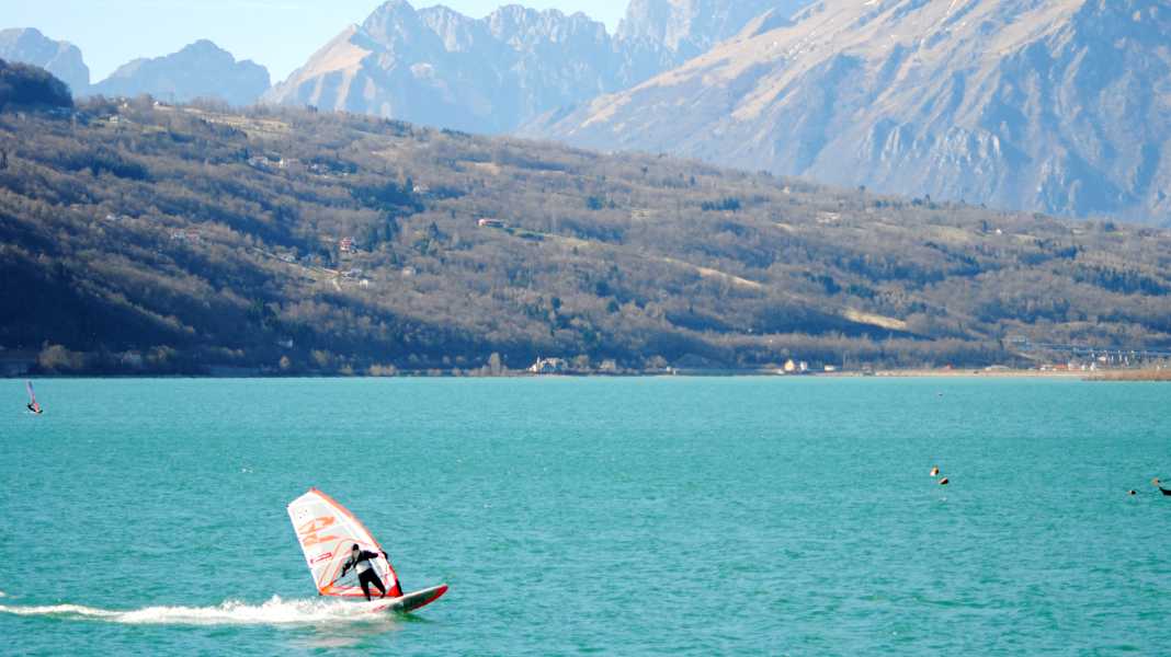 Italy: The best windsurfing spots on Lago di St. Croce