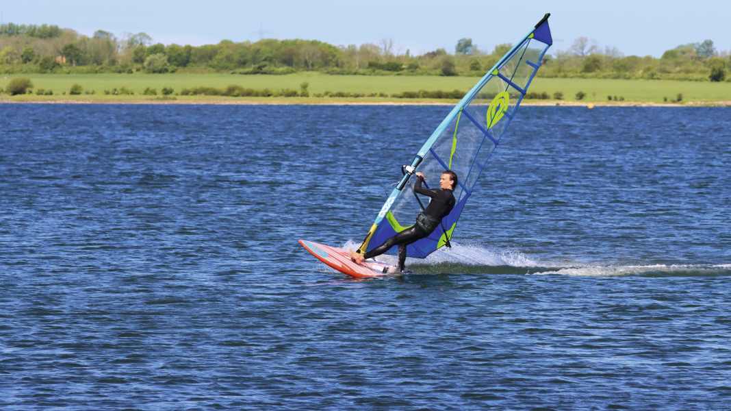 Riding technique: The fast tack on small boards