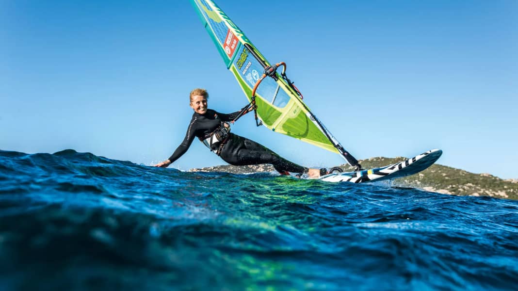 Fahrtechnik: Gleiten & Schlaufen beim Windsurfen – Tipps zu Material und Technik