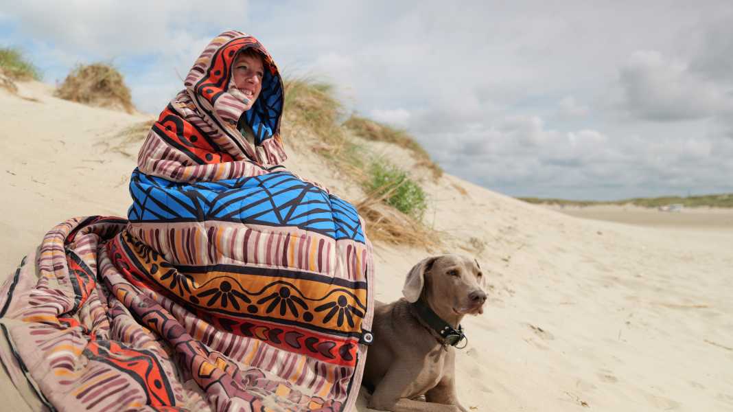 surf Advent Calendar 2025: Door 14: A "Bentcho" sleeping bag poncho