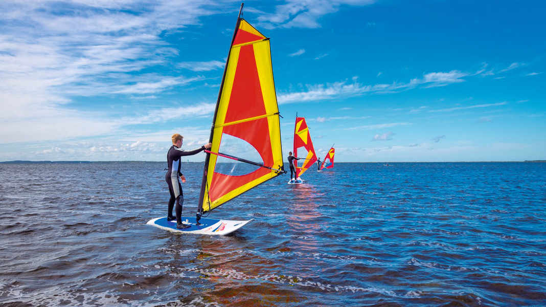 Windsurfing: The most important questions and answers for beginners