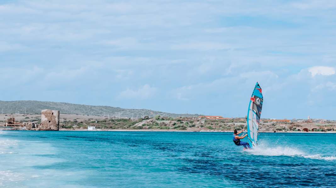 Italien: Windsurf-Spot Saline auf Sardinien