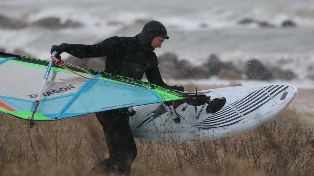 Winter neos put to the test: these are the warmest surf suits for men
