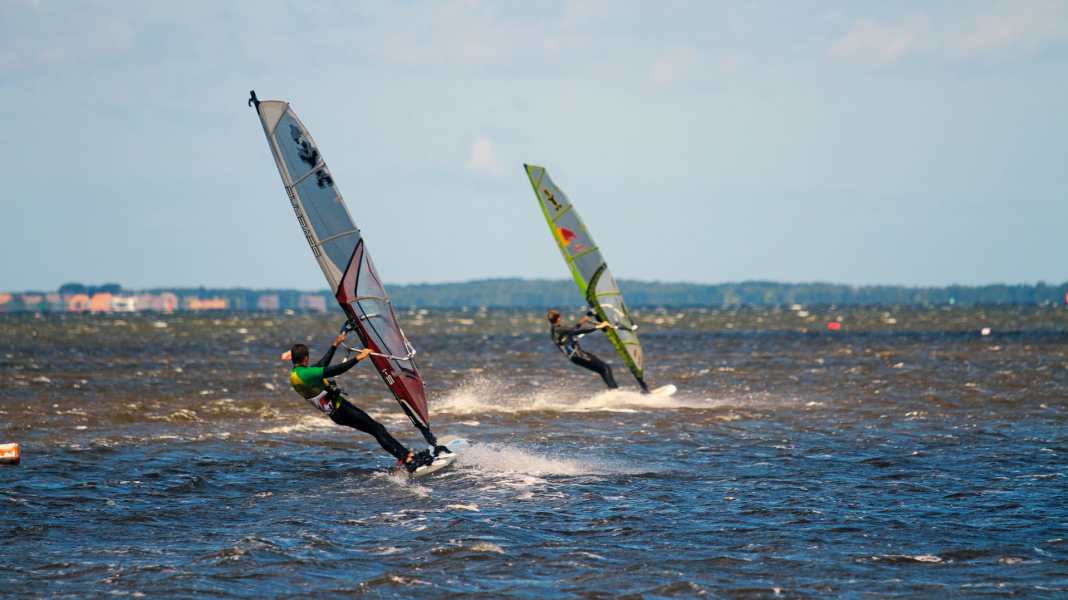 Größtes Stehrevier Deutschlands: Ummanz auf Rügen – der Windsurf-Aufsteigerspot des Monats