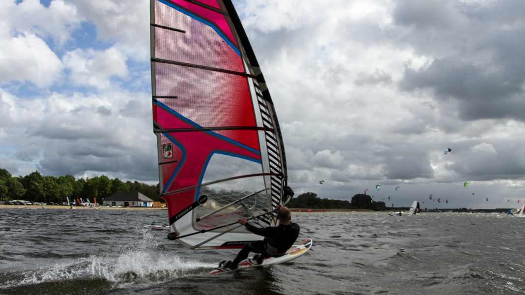 Niederlande: Veluwemeer - Topspot für Windsurf-Aufsteiger