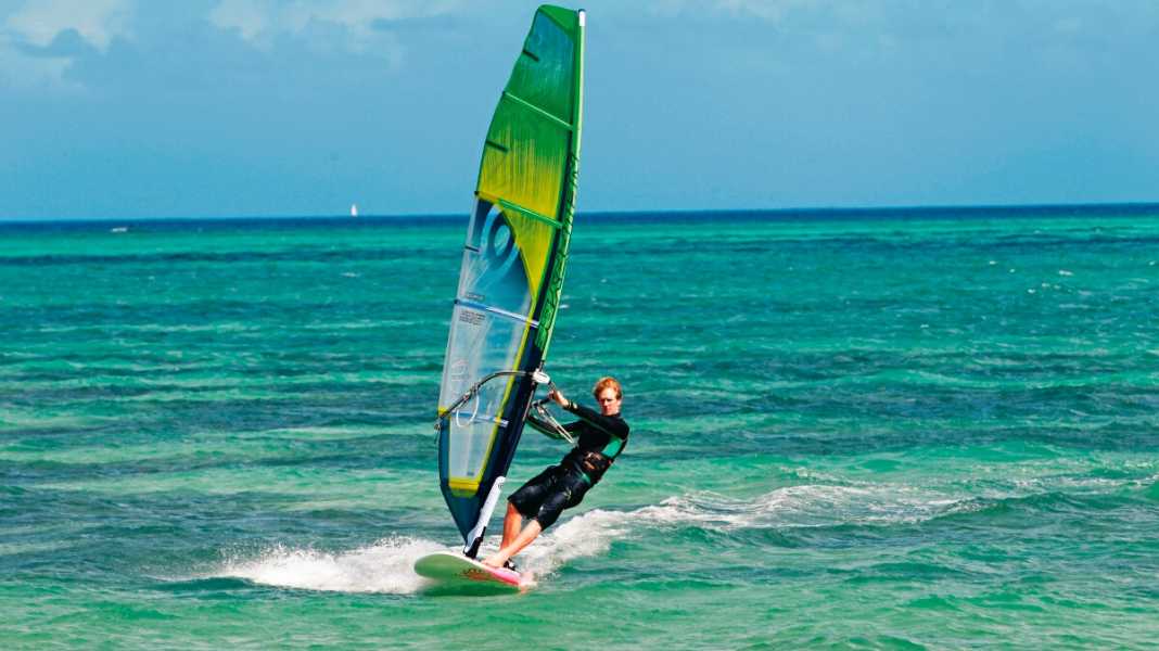 Video: Windsurfing tutorial - planing