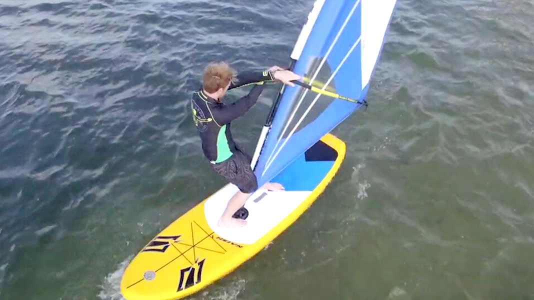 Video-Tutorial: So geht die Wende beim Windsurfen