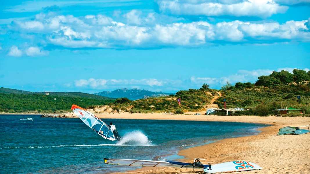 Spot guide: Windsurfing spot Porto Pollo in Sardinia