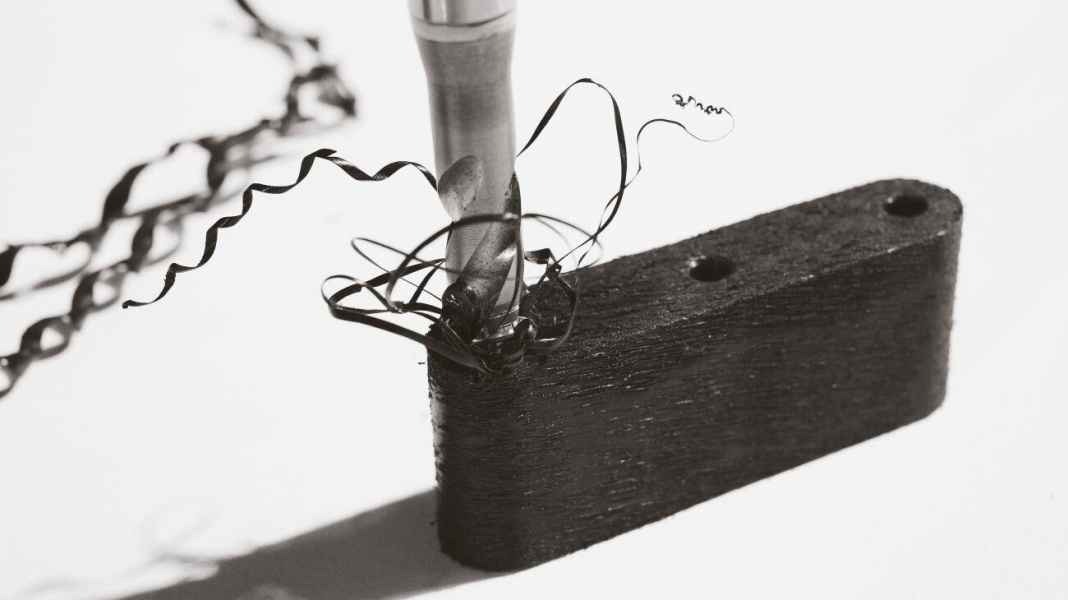 Workshop: So reparierst du ausgerissene Fußschlaufen-Plugs