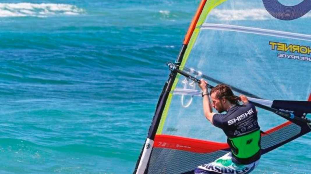 Windsurf-Fahrtechnik: So bleibst du beim Angleiten auf Kurs