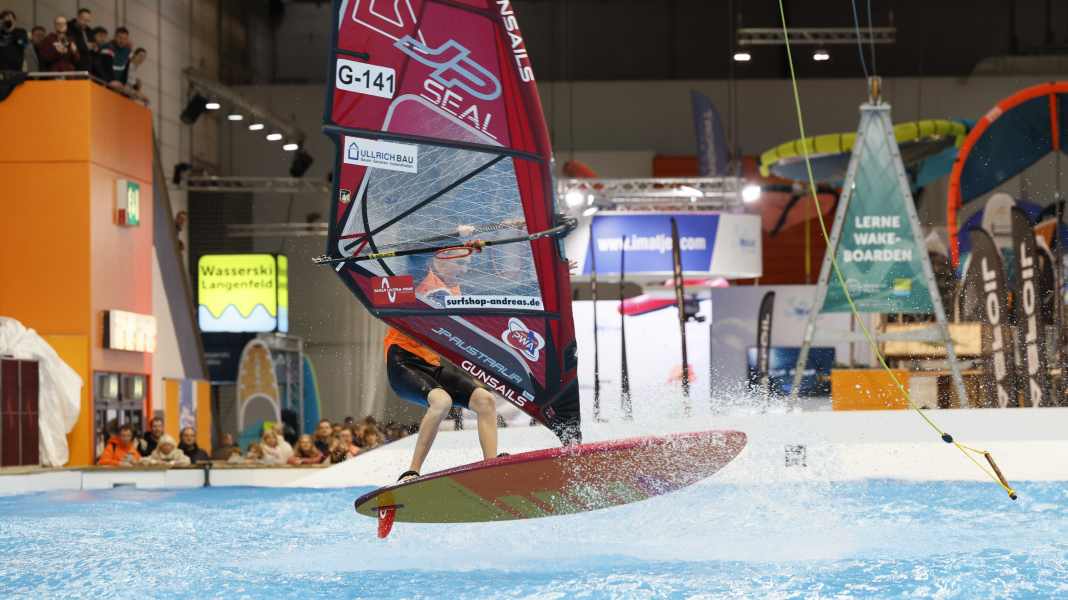 Freestyle: FPT startet 2025 mit einem Tow-In auf der boot Düsseldorf