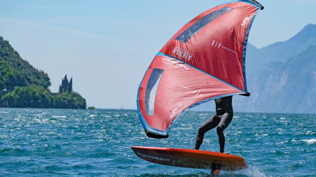 Windfoil, Wing, SUP: Crossoverboard Slingshot Shred Sled in test