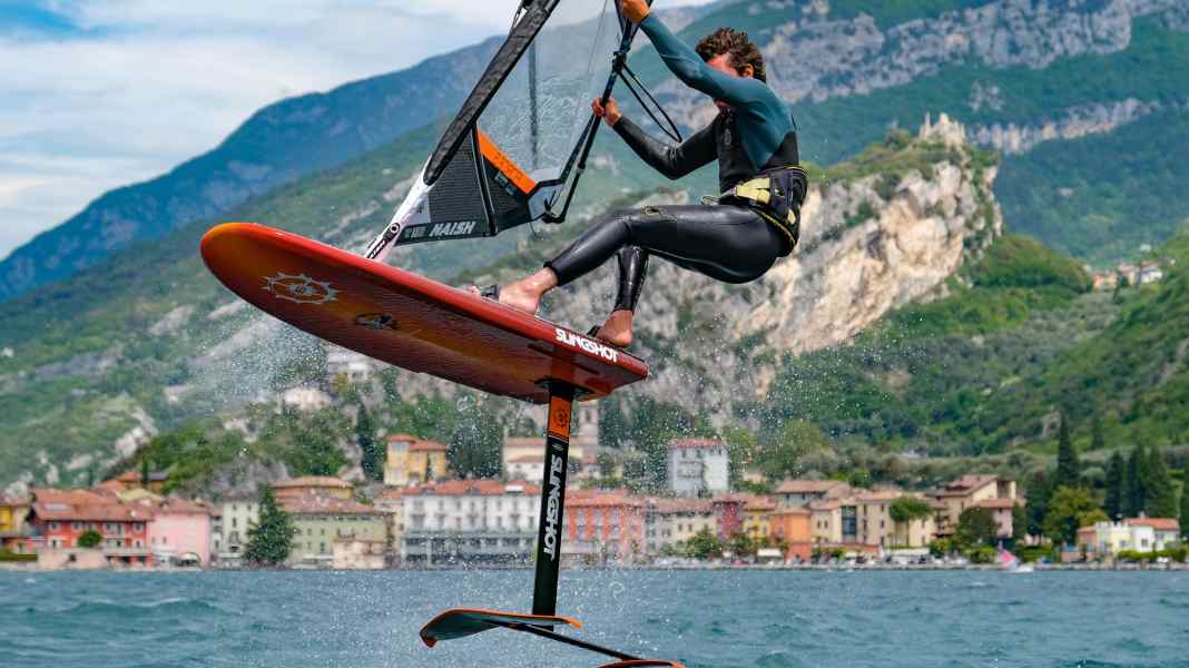 Windfoil, Wing, SUP: Crossoverboard Slingshot Wizard im Test