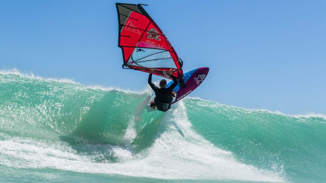 Waveriding verbessern: Windsurf-Camps mit Florian Jung
