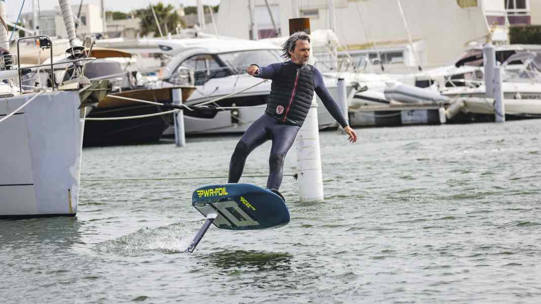 Sventagliare con la propulsione elettrica: i consigli di Chris Defrance, fondatore di Powerfoil, sugli e-foil