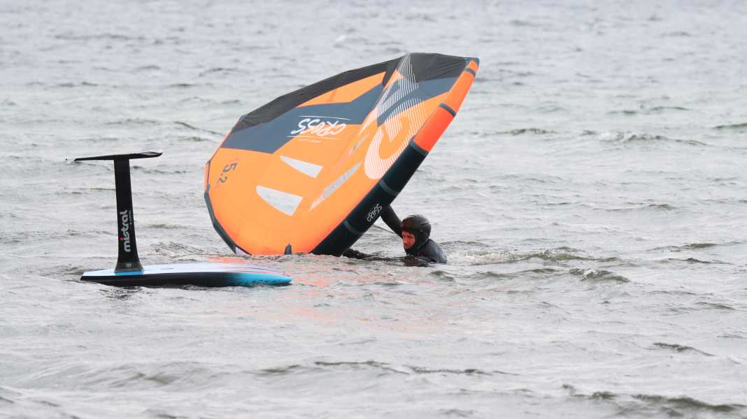 Safety: Wings without a leash? How to reach your board with the wing
