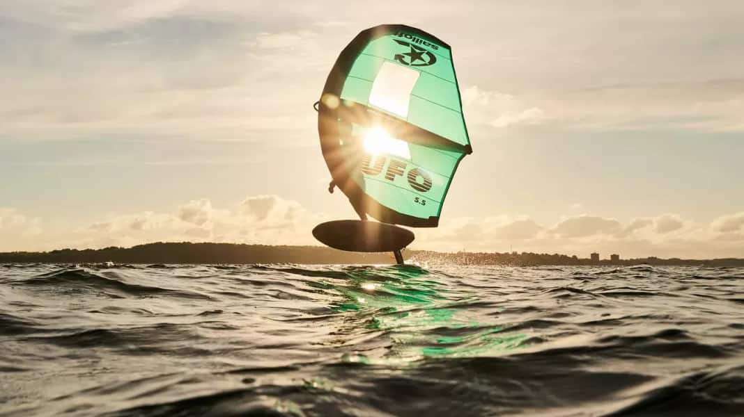 Learn to wingsurf: The right board, preliminary exercises & first start