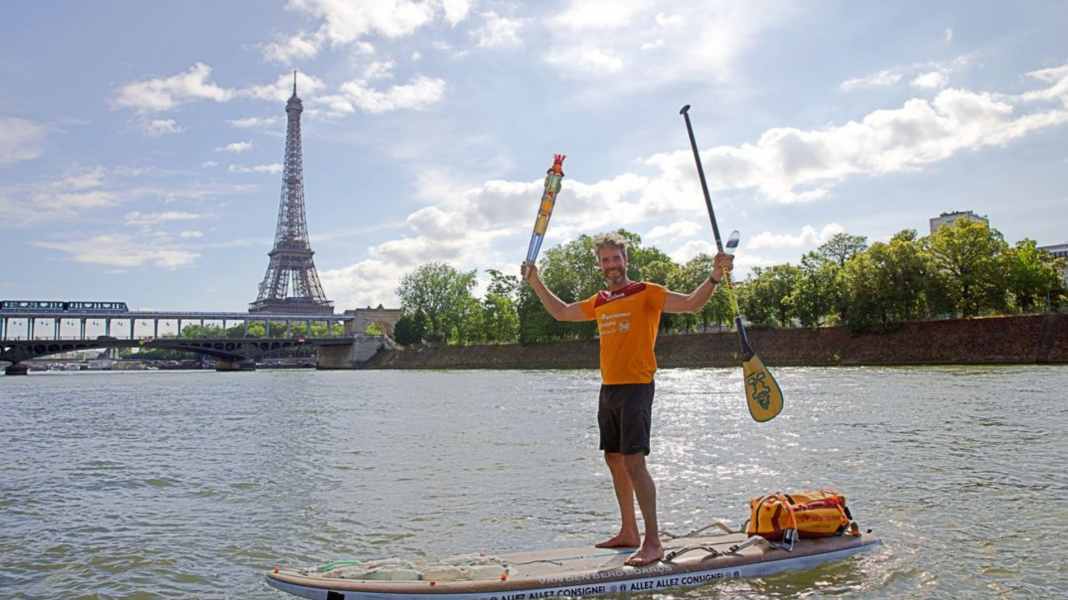 Von London nach Paris: Der “Plastic Soup Surfer” ist am Eiffelturm angekommen
