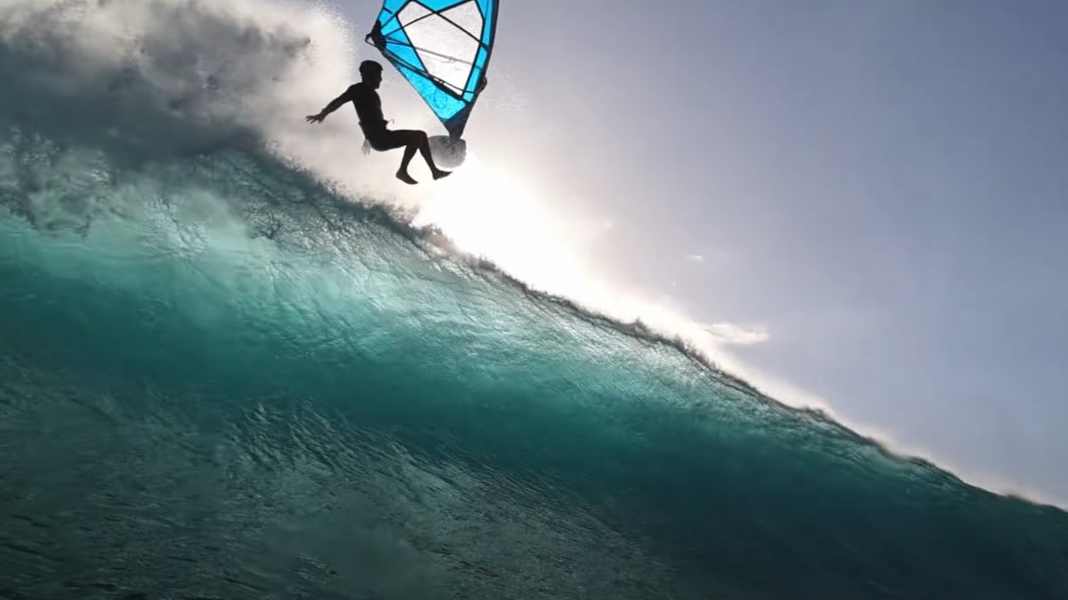 Posting of the day: Down-the-line at its best - Antoine Martin in La Réunion