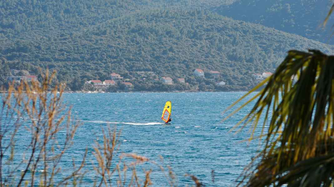 Croatia: Surfing and SUPing only up to 300 metres off the coast?
