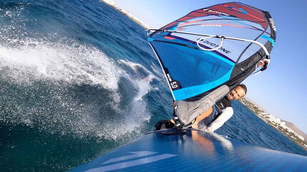 Freeride, Wave, Starkwind: Wind- und Wingsurf-Camps 2024 von Tom Brendt
