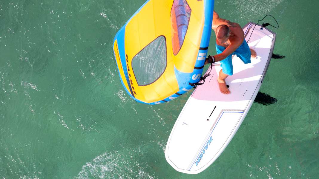 Wingsurfen, SUPen, Windfoilen – das Naish Hover Crossover im Test