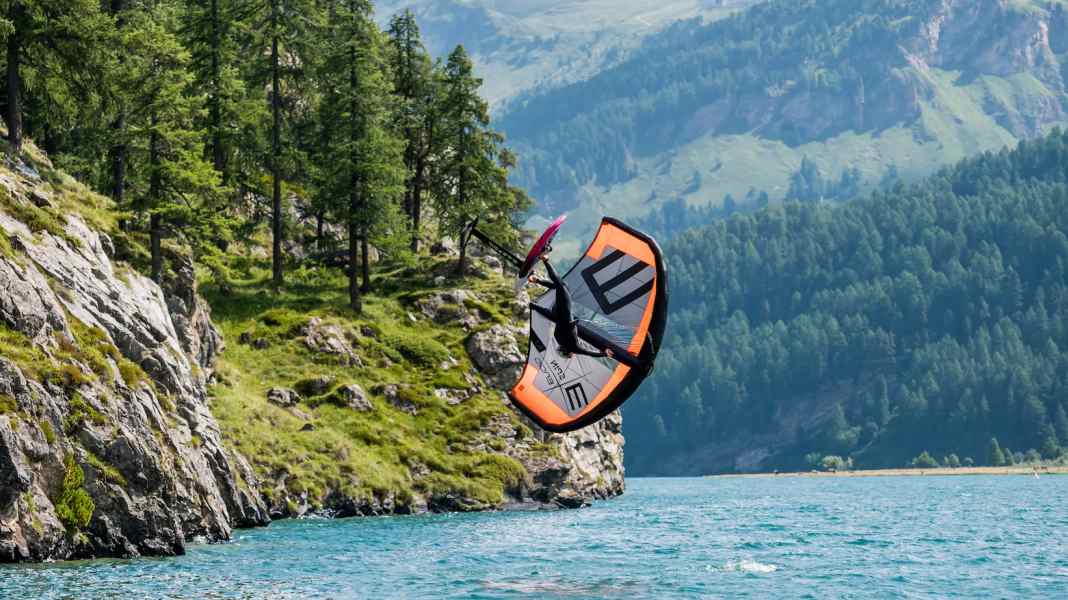 Balz Müller - you name it, I do it! Foil manoeuvres as an endless loop