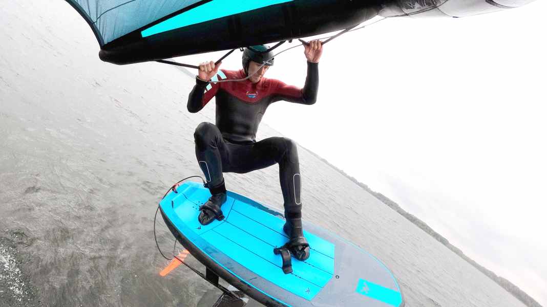 Tutorial: Jumping while wingsurfing - tips in the video tutorial