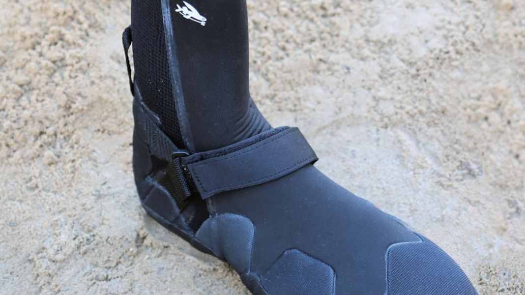 Patagonia R4 winter surf shoe test