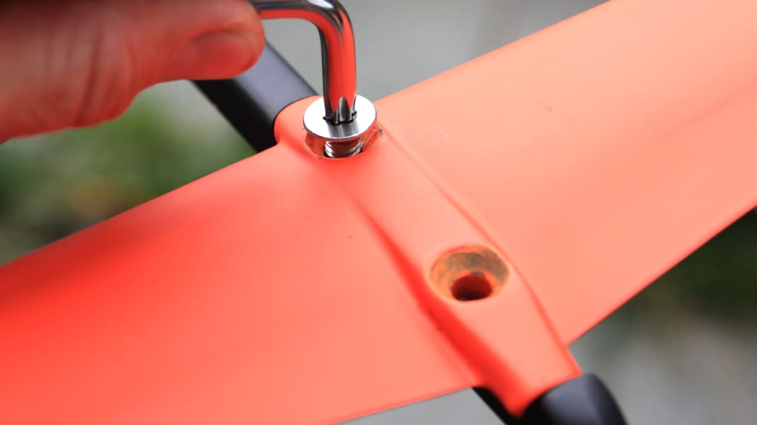Wingsurf Tipps & Tricks: Darum solltest du die Foil-Schrauben fetten