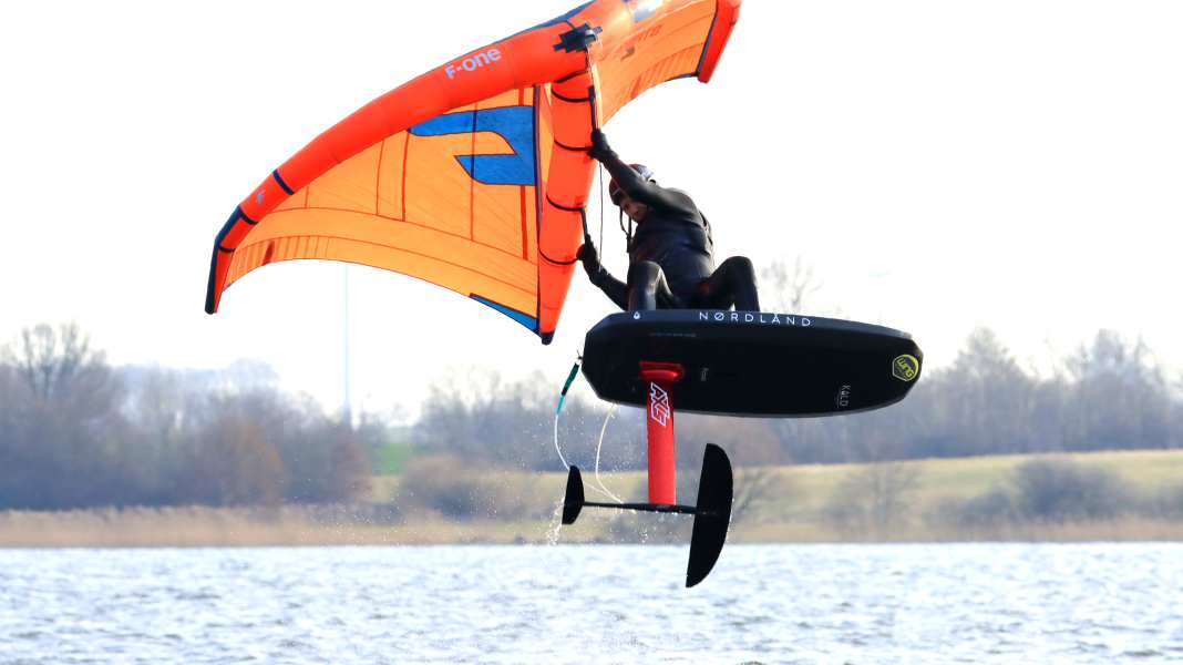 F-one Strike V2 Wing in test - lightweight for freestyle & waves
