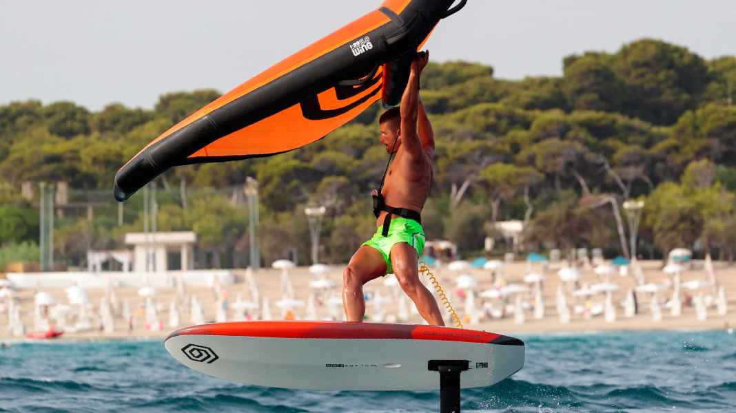 Wingsurfing & windfoiling - test of the I-99 Volare crossover board