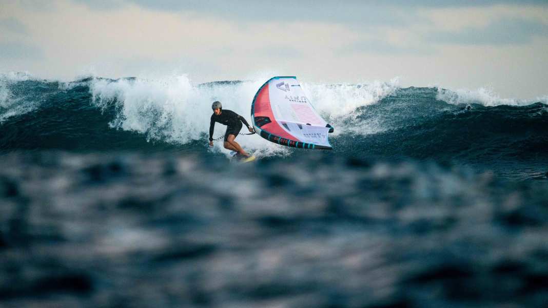 Wingsurfing in the wave - the big guide for beginners