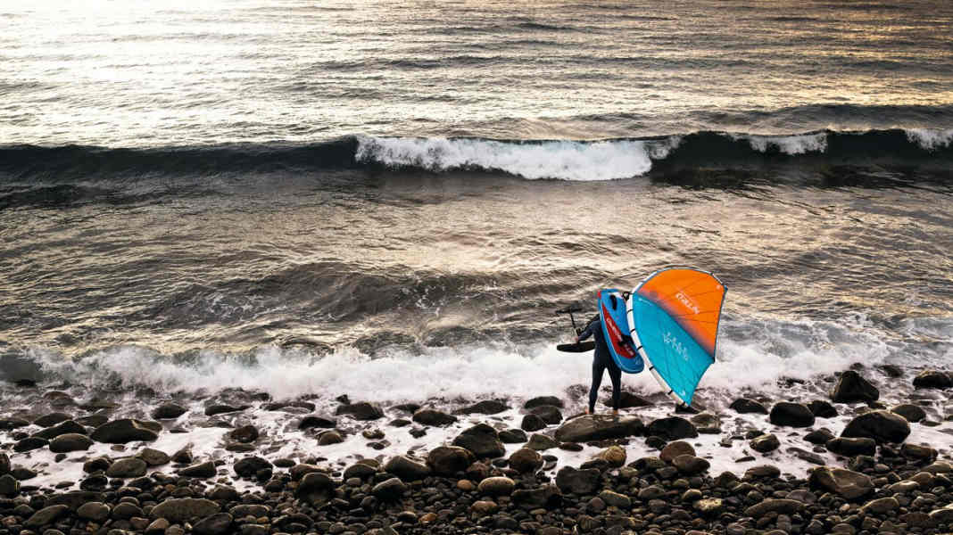 Fahrtechnik: So überwindest du den Shorebreak beim Wingfoilen