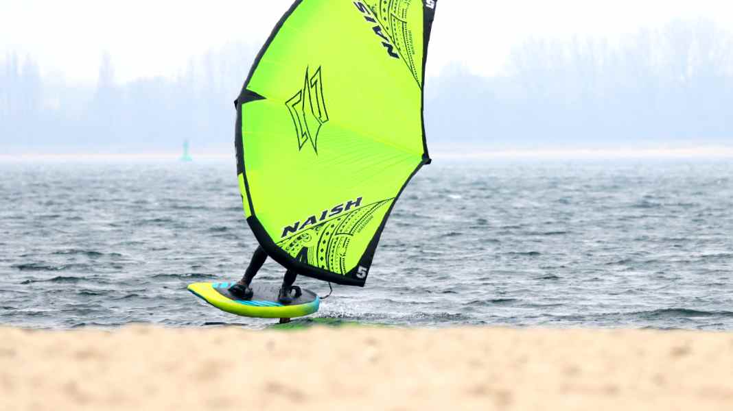 Test: Naish Matador LT - kraftvoller Wing mit neuem Griffsystem