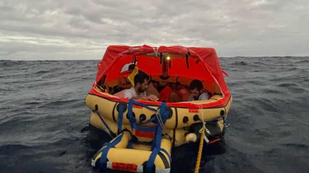 Seenot: Yacht sinkt nach Wal-Kollision in 18 Minuten