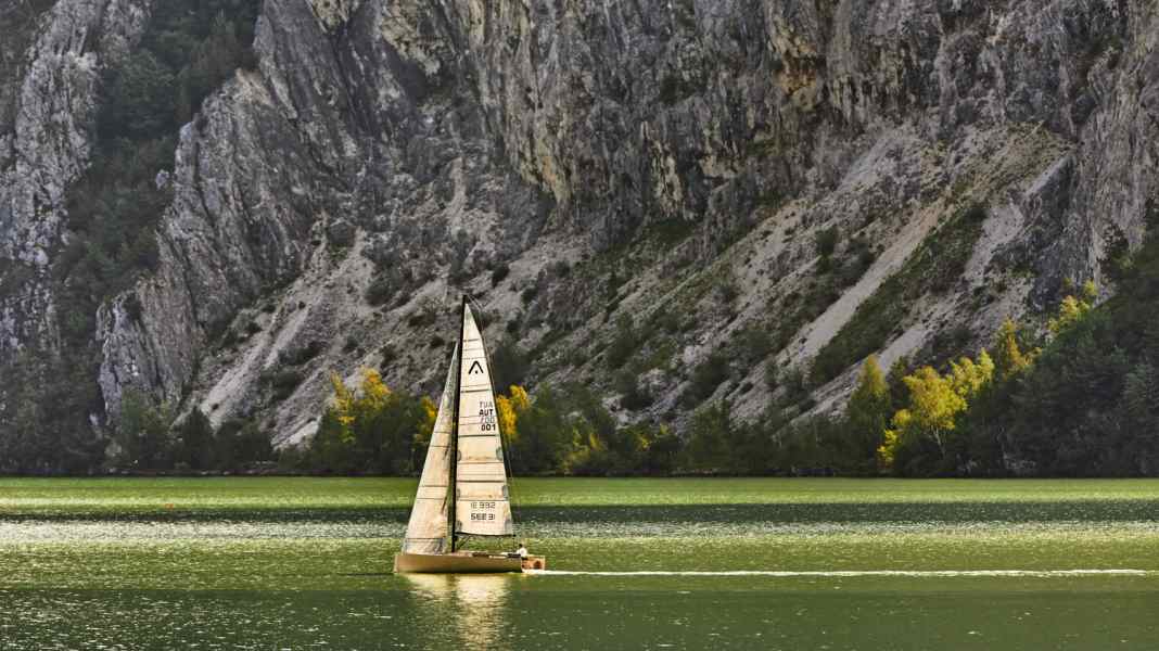 Areas: Alpine lakes - the magic of the southern seas